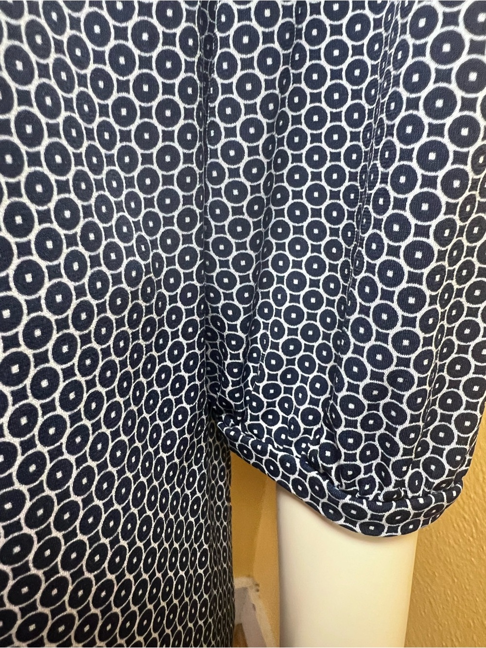 Liz Claiborne Woman 1X Navy White Geometric Tie Neck Keyhole Blouse - Picture 8 of 11